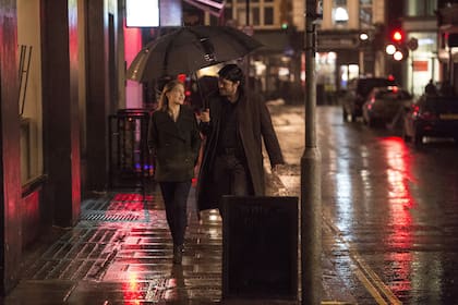 Holliday Grainger y Tom Burke en C. B. Strike, la serie basada en las novelas policiales de J. K. Rowling
