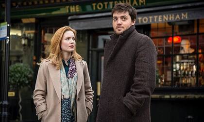 Holliday Grainger y Tom Burke en la miniserie The Strike Series: The Cuckoo''s Calling