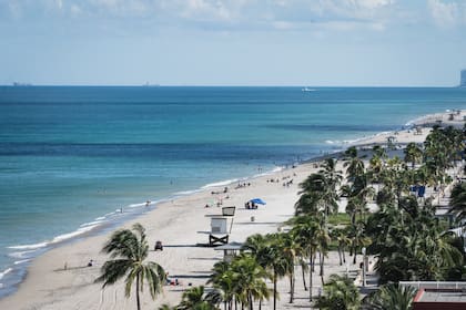 Hollywood Beach tiene una franja de siete kilómetros de playa con blanca arena y aguas apacibles