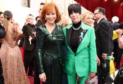 HOLLYWOOD, CALIFORNIA - MARCH 27: (L-R) Reba McEntire and Diane Warren attend the 94th Annual Academy Awards at Hollywood and Highland on March 27, 2022 in Hollywood, California.   Emma McIntyre/Getty Images/AFP
== FOR NEWSPAPERS, INTERNET, TELCOS & TELEVISION USE ONLY ==