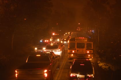 Hollywood leyó rápidamente que los terremotos, naufragios, incendios y otras tantas desgracias naturales son una perfecta cuna de héroes, épicas de ciudadanos comunes y fallidos que en esos contextos se convierten en líderes