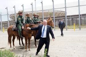 Homan trabajó en inmigración por más de tres décadas