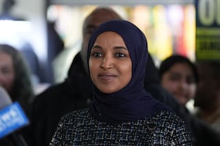 Hombre acusado de arrojar vinagre contra representante Ilhan Omar