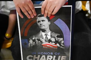Hombre de Tennessee encarcelado por publicación sobre Charlie Kirk gana acuerdo de 835.000 US$