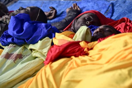 Hombres muertos yacen entre una fila en la favela Vila Cruzeiro, del complejo de la Penha, en Río de Janeiro, Brasil, el 29 de octubre de 2025, tras la Operación Contención.