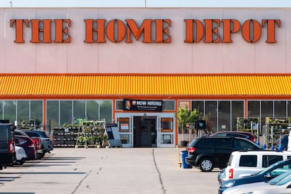 Home Depot optó por cerrar sus puertas el Día de Acción de Gracias en 2020 por la pandemia y todavía mantiene esa política (HomeDepot/Archivo)
