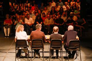 Una celebración con música, brindis y lecturas en la sala favorita de Beatriz Sarlo