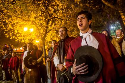 La ceremonia, tal como se la conoce en la actualidad, comenzó a realizarse a mediados del siglo pasado