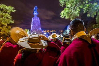 Tras recibir un disparo mortal, Martín Miguel de Güemes -militar y exgobernador de Salta- murió sobre un humilde catre improvisado a cielo abierto un 17 de junio de 1821, a los 36 años