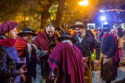 Comienza a la medianoche de la víspera del 17 y simboliza el acompañamiento en la agonía del hombre que lideró la defensa norte, durante la lucha por la independencia
