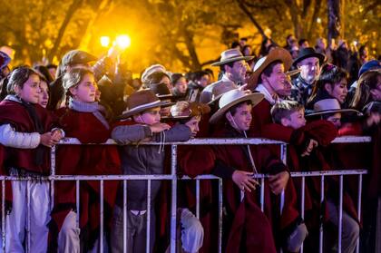 La comunidad espera así la llegada de los actos centrales en honor al hombre, cuyo amor por la Patria los enorgullece