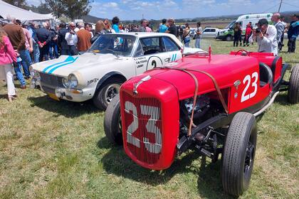 Joya. El Ford V8 1936 con el que Fangio debutó oficialmente, luego de fabricarlo con un chasis de camioneta y una carrocería baquet