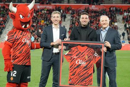 Homenaje a Lionel Scaloni antes del partido entre Mallorca y Valladolid, el sábado pasado