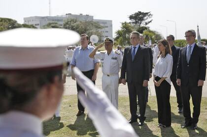 El ministro de Defensa participó hoy de un acto en la Base Naval de Mar del Plata; "hay que pensar que hay que comprar otro submarino", dijo
