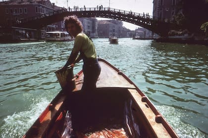 Registro de la coloración del Gran Canal de Venecia, por Nicolás García Uriburu, el 19 de junio de 1968