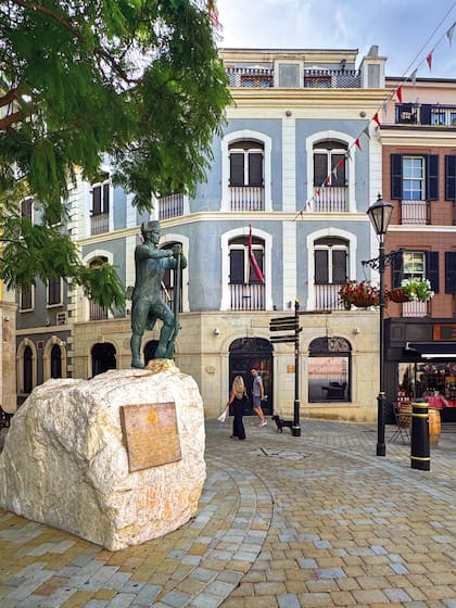 Homenaje al General Eliott, el líder británico que resistió cuatro años de asedio para conservar Gibraltar.