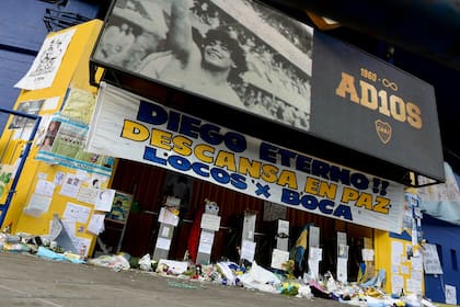Homenajes a Diego Maradona antes del partido entre Boca y Newells