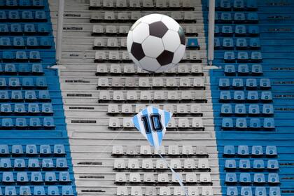 Homenajes a Diego Maradona antes del partido entre Racing Club y Unión de Santa Fe.