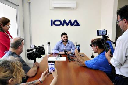 Homero Giles de IOMA concretó un acta acuerdo este jueves con el Círculo Médico de Junín