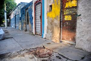 Homicidio en Esmeralda 1900, en el barrio de República de la sexta, Rosario, en la Provincia de Santa Fé.
Mataron a dos mujeres e hirieron a otra en una balacera ocurrida en horas de la noche.