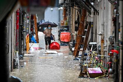 Hong Kong sufrió una de las peores lluvias jamás registradas a una semana de haber padecido el paso de un super tifón