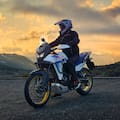 Llega a la Argentina una nueva tecnología que busca simplificar el manejo de una moto