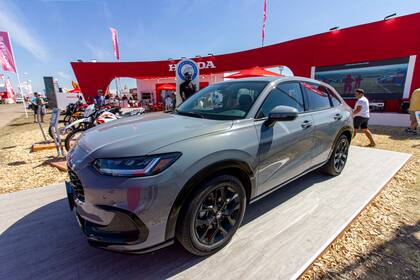 Honda Motor de Argentina, en el marco de la celebración de su 45º aniversario en el país, exhibe las principales novedades de sus unidades de negocio: motos, autos, productos de fuerza y marina.