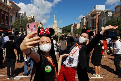 Hong Kong Disneyland volvió a funcionar tras una importante caída en el número de casos de coronavirus en este territorio semiautónomo chino