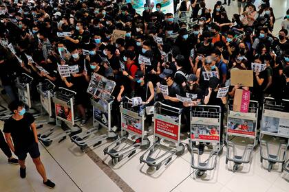 Los manifestantes vuelven a bloquearon el aeropuerto