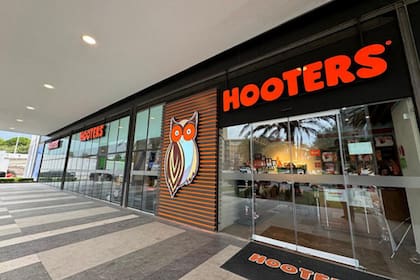 La famosa cadena estadounidense Hooters atraviesa una crisis financiera que podría llevarla a declararse en bancarrota (Hooters)