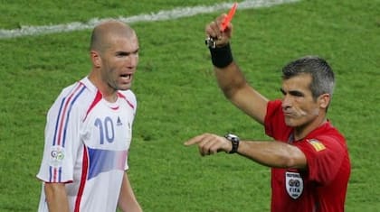 La acción por la que Horacio Elizondo es más recordado: la roja a Zinedine Zidane en el último partido del francés
