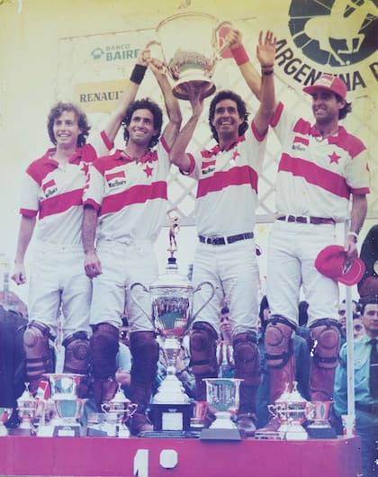 Indios Chapaleufú I se alzó con la copa en Palermo en 6 oportunidades. La última vez que se disputaron una final fue en 2004. Sin Gonzalo y sin Marcos, Horacio y Bautista perdieron en manos de los Chapa II, integrado por sus primos Eduardo, Pepe y Nachi Heguy con Milo Fernández Araujo.