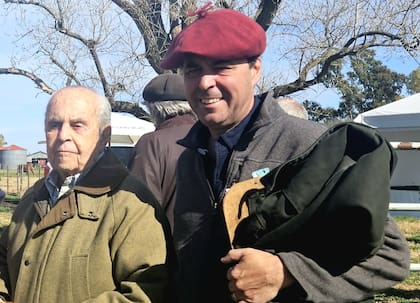Horacio Gutiérrez y su hijo Juan, en el remate