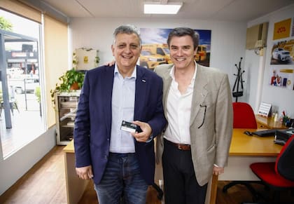 Horacio Marin, CEO de YPF junto a César Carman, presidente del Automóvil Club Argentino (ACA)
