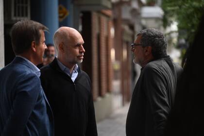 Horacio Rodríguez Larreta, acompañado por Martín Redrado, en Rosario
