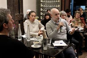 Horacio Rodríguez Larreta, en una reunión con vecinos en Belgrano, en la última campaña electoral
