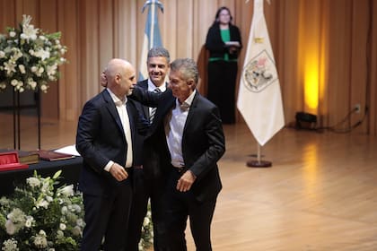 Horacio Rodríguez Larreta y Mauricio Macri, durante la asunción de Jorge Macri al frente del gobierno porteño