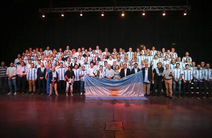 Horacio Rodríguez Larreta y sus aliados, vestidos con los colores de la selección en un encuentro político en Costa Salguero, el jueves