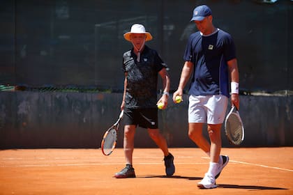 Horacio y "Horacito", los Zeballos, en el Edison Lawn Tenis del barrio Juramento de Mar del Plata, con una pasión en común: el tenis