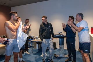 El eufórico recibimiento de los compañeros de Copa Davis a Zeballos, en Países Bajos, tras la conquista del US Open