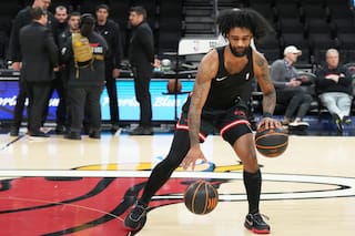 Hornets adquieren a Coby White en intercambio con Bulls, según fuente AP