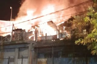 Una vivienda colapsó por un incendio y tres niños murieron