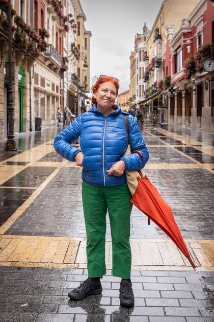 Hortensia, vecina de León, salió a hacer las compras.