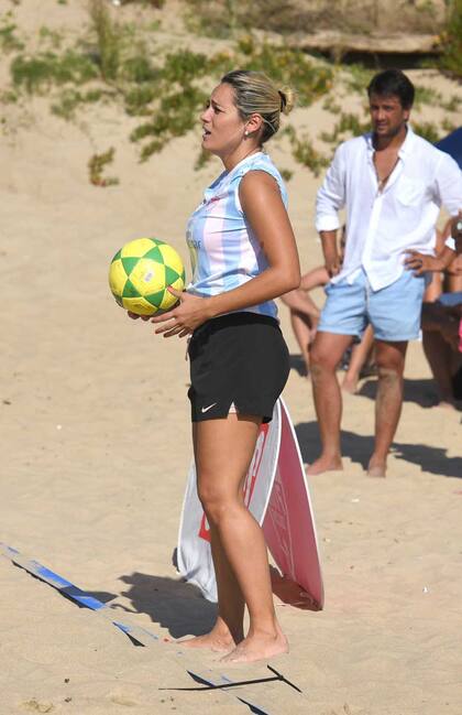 Rocío volvió al deporte de sus amores, en la playa