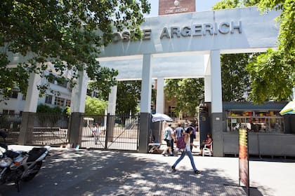En el hospital Argerich, el Elizalde (pediátrico) o el Santojani, el 80% de los pacientes que llegan viven en la provincia