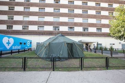 Ante el avance del coronavirus, el Hospital Posadas se prepara para hacerle frente 