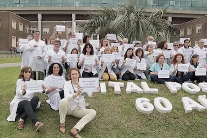 Sucedió en el Hospital Posadas, el doctor Rodolfo Recalde realizó el 4 de septiembre una neurocirugía inédita y la Dirección lo felicitó públicamente, hace pocos días; el jueves lo despidieron.