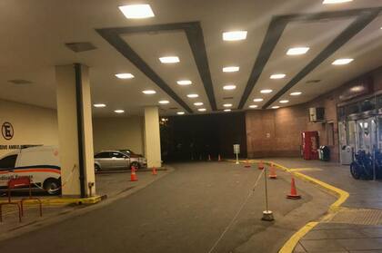 El ingreso a Emergencias del Hospital Austral de Pilar, donde se encuentra internado Fernando de la Rúa