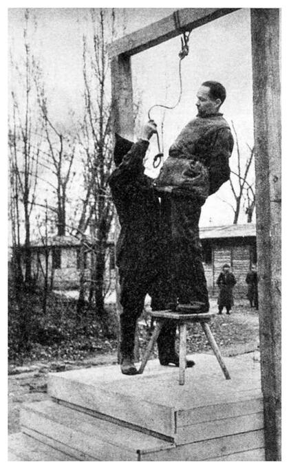 Höss fue a la horca por sus crímenes en el mismo campo donde dio muerte a más de un millón de personas.