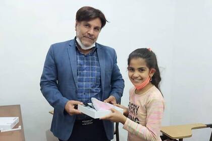 Hossein Asadi ha dedicado 28 años a la educación de niños de escuelas primarias de pueblos y tribus nómadas en Irán. Hoseein Asadi